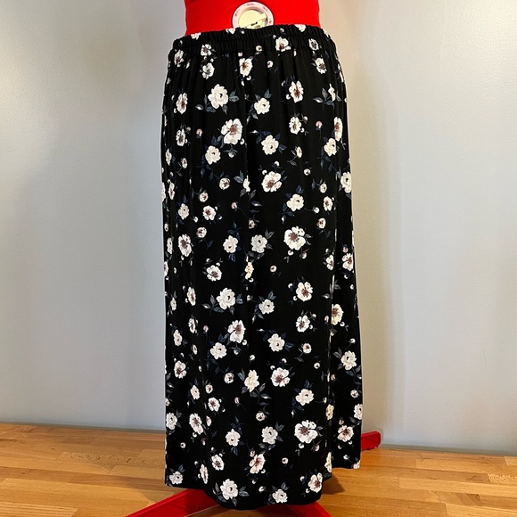 Black floral skirt sz S - Picture 6 of 9